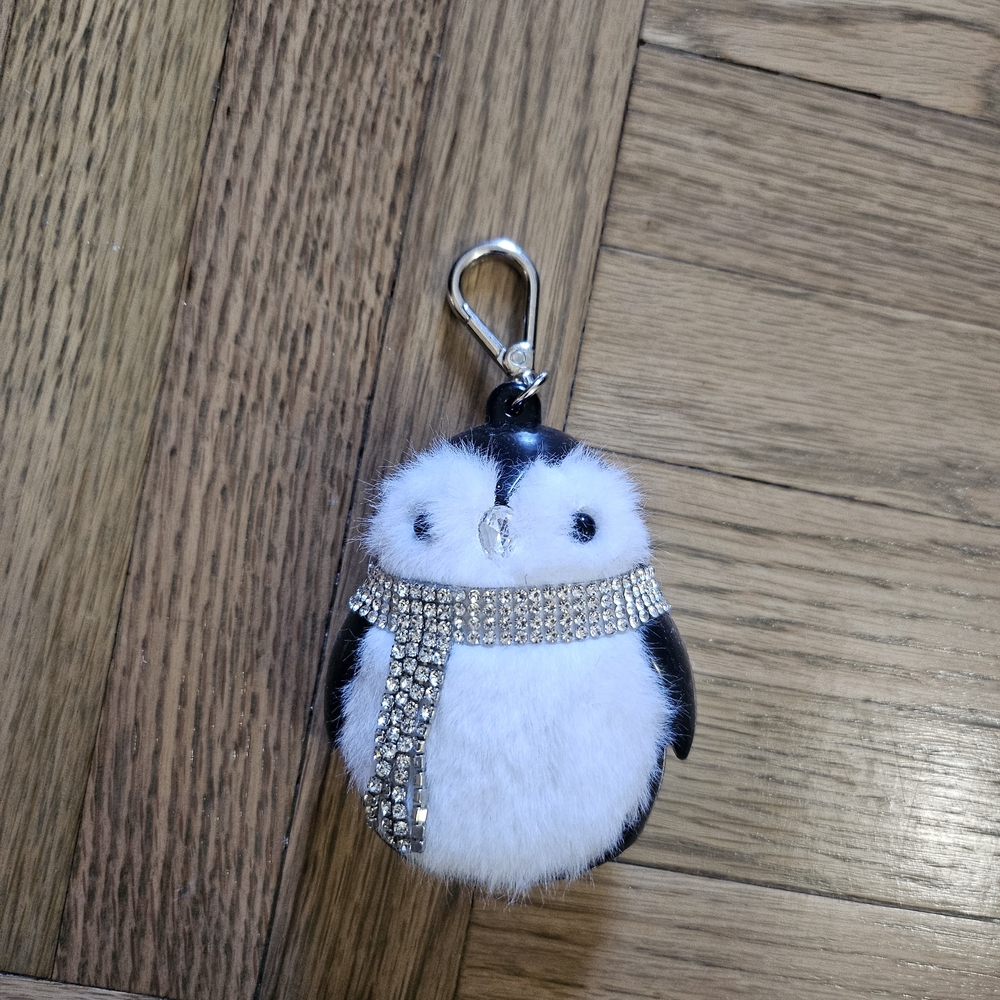 Bath & Body Works Penguin Hand Sanitizer Holder w Rhinestone Scarf Pocket Bac